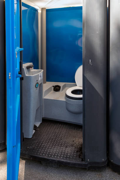 Best Porta potty rental near me  in Menomonee Falls, WI